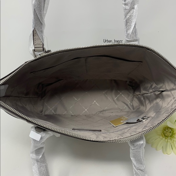 Michael Kors Charlotte Large Top Zip Tote - Picture 7 of 8